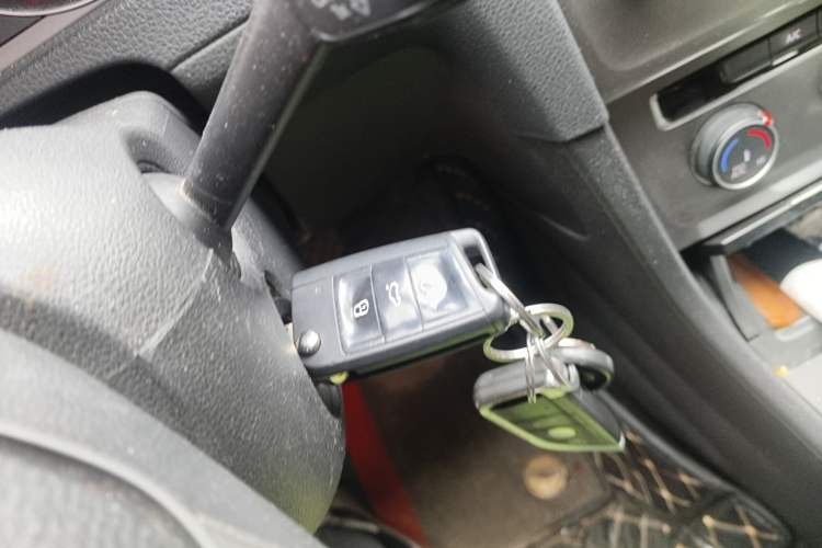 Used Volkswagen Golf 2015 1.6L Automatic Fashion Model Vehicle Key
