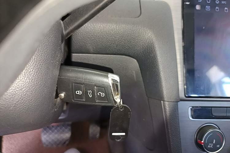 Used Volkswagen Golf 2015 1.4TSI Automatic Comfort Model Vehicle Key