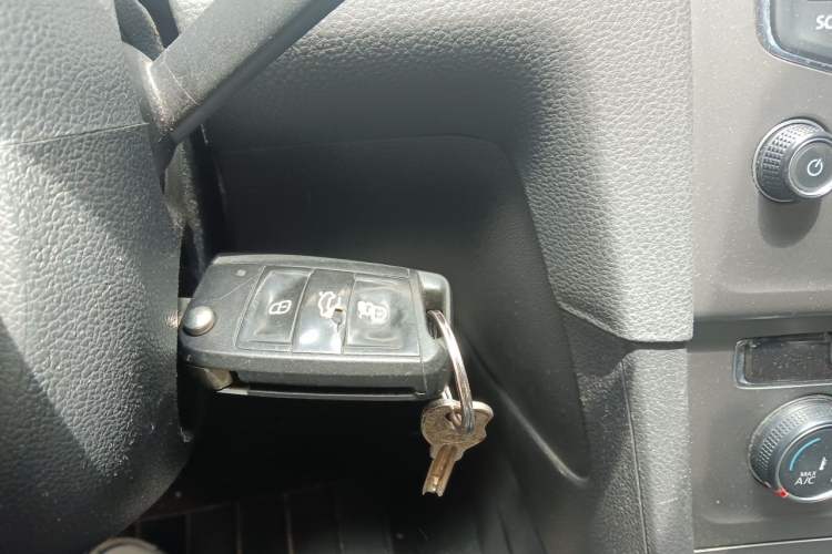 Used Volkswagen Golf 2015 1.6L Manual Fashion Edition Vehicle Key