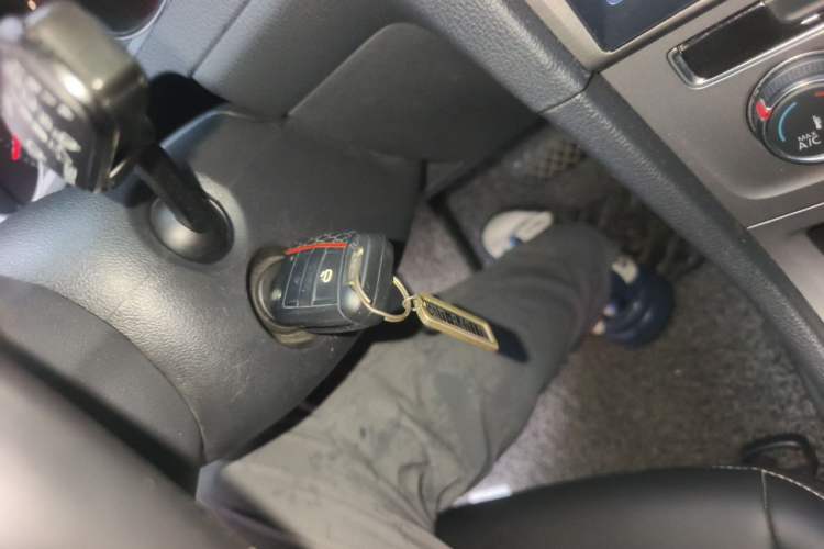 Used Volkswagen Golf 2015 1.6L Automatic Fashion Model Vehicle Key