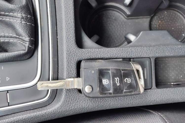 Used Volkswagen Golf 2015 1.6L Automatic Comfort Model Vehicle Key