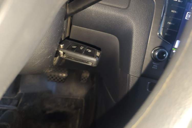 Used Volkswagen Golf 2015 1.6L Automatic Fashion Model Vehicle Key