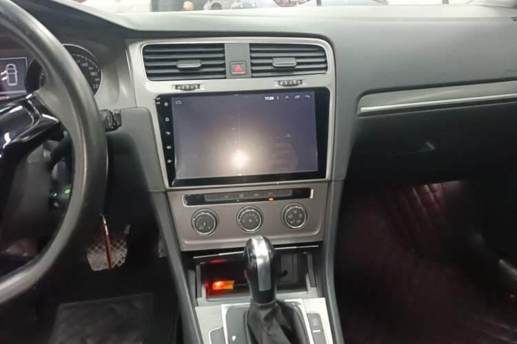 Used Volkswagen Golf 2015 1.4TSI Automatic Comfort Model Audio And AC Panel