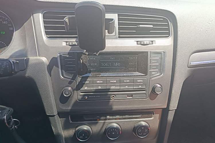 Used Volkswagen Golf 2015 1.6L Automatic Comfort Model Audio And AC Panel