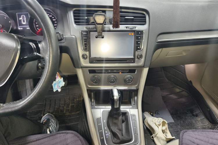 Used Volkswagen Golf 2015 1.4TSI Automatic Comfort Model Audio And AC Panel