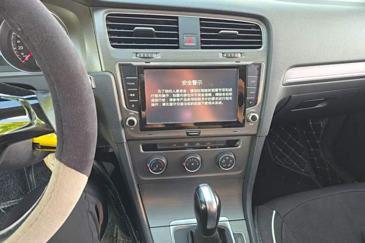 Used Volkswagen Golf 2015 1.6L Automatic Comfort Model Audio And AC Panel