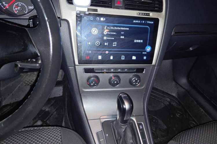 Used Volkswagen Golf 2015 1.4TSI Automatic Comfort Model Audio And AC Panel