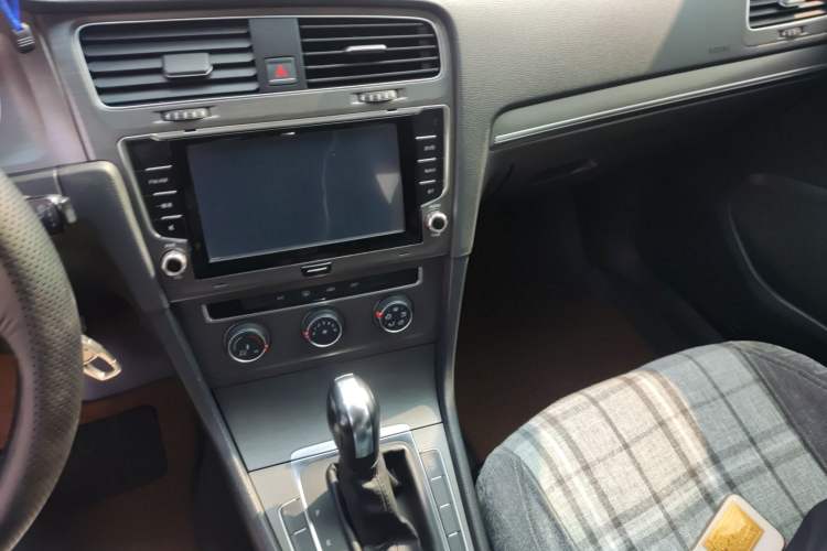 Used Volkswagen Golf 2015 1.4TSI Automatic Comfort Model Audio And AC Panel
