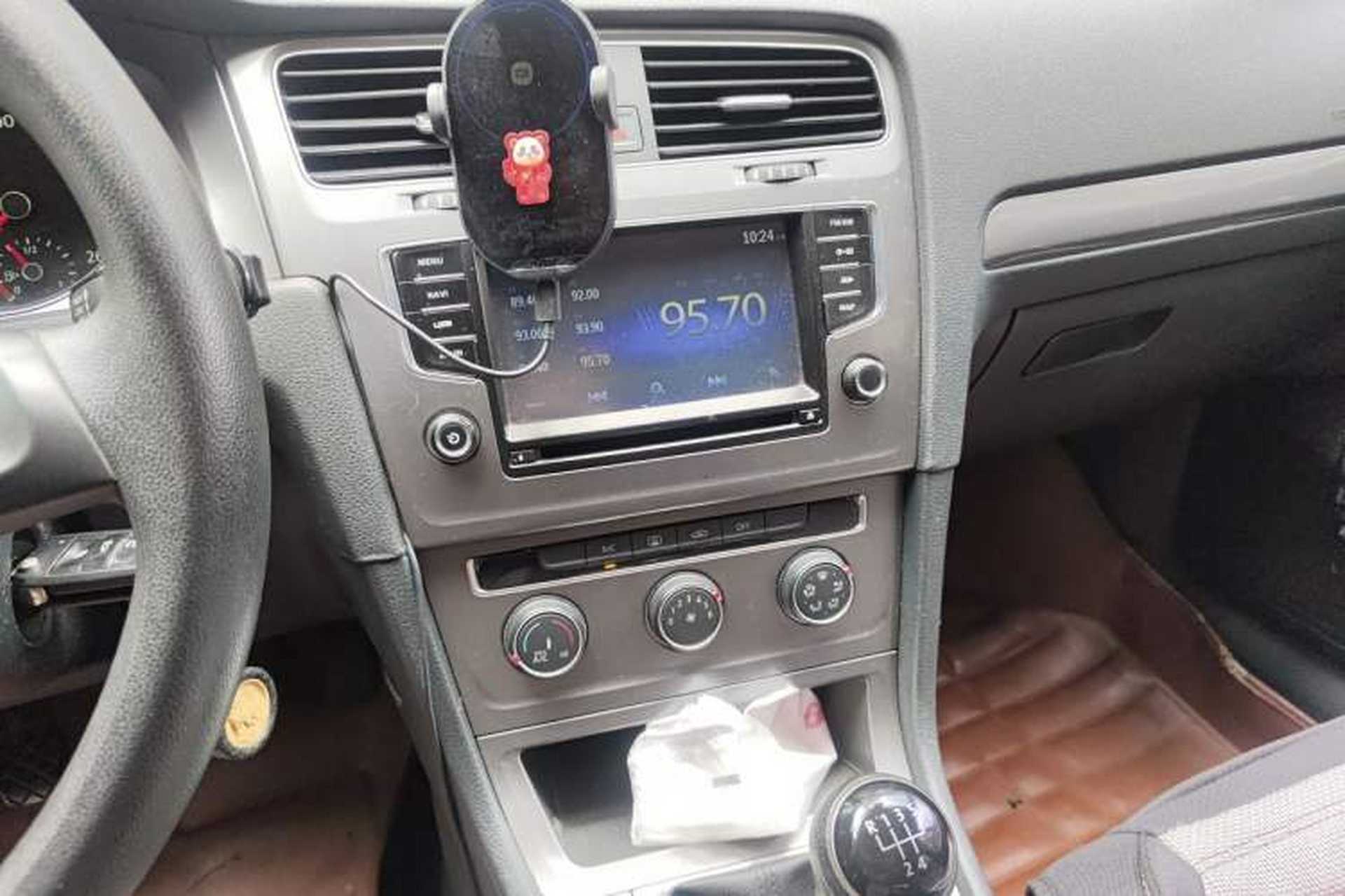 Used Volkswagen Golf 2015 1.6L Manual Fashion Edition Audio And AC Panel
