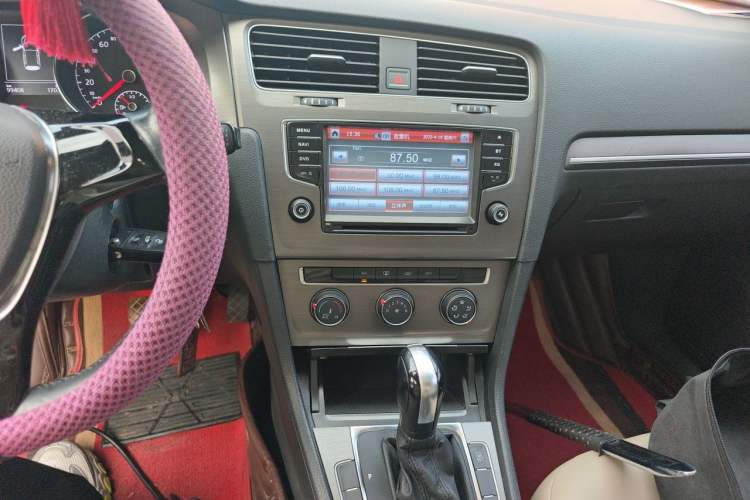 Used Volkswagen Golf 2015 1.4TSI Automatic Comfort Model Audio And AC Panel