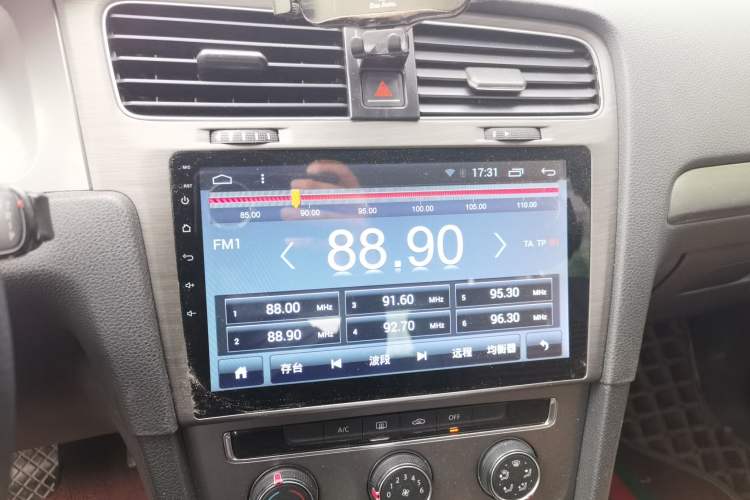 Used Volkswagen Golf 2015 1.6L Automatic Fashion Model Audio And AC Panel