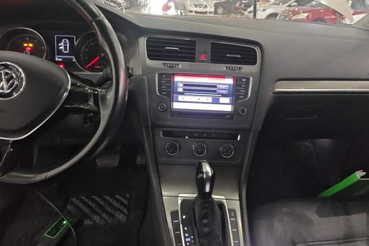 Used Volkswagen Golf 2015 1.6L Automatic Comfort Model Audio And AC Panel