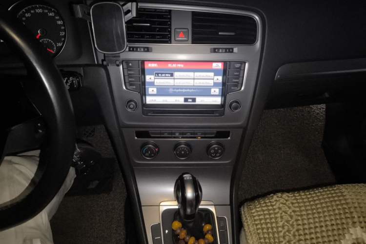 Used Volkswagen Golf 2015 1.4TSI Automatic Comfort Model Audio And AC Panel