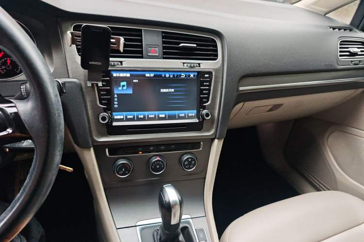 Used Volkswagen Golf 2015 1.6L Automatic Comfort Model Audio And AC Panel