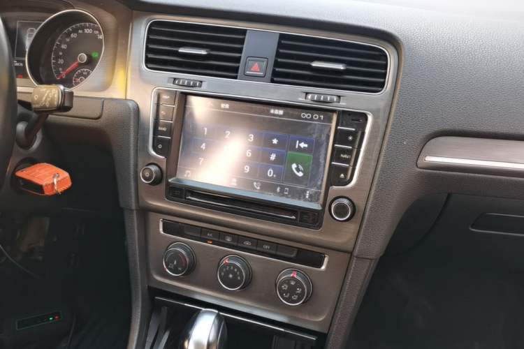 Used Volkswagen Golf 2015 1.6L Automatic Comfort Model Audio And AC Panel