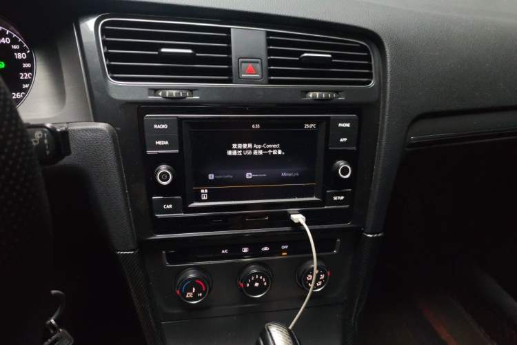 Used Volkswagen Golf 2015 1.4TSI Automatic Comfort Model Audio And AC Panel