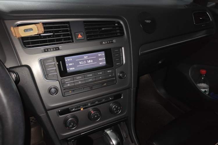 Used Volkswagen Golf 2015 1.4TSI Automatic Luxury Model Audio And AC Panel