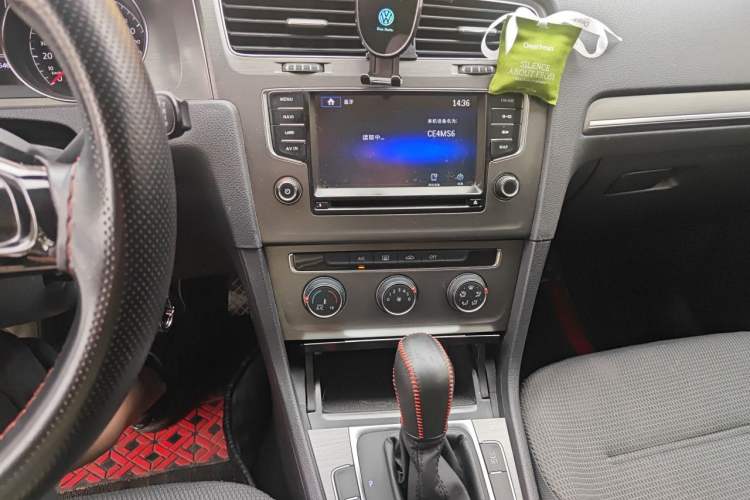 Used Volkswagen Golf 2015 1.4TSI Automatic Comfort Model Audio And AC Panel