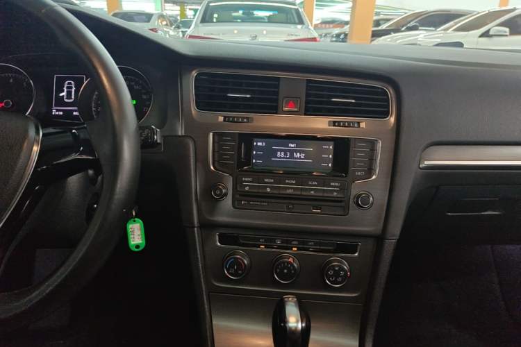 Used Volkswagen Golf 2015 1.4TSI Automatic Comfort Model Audio And AC Panel