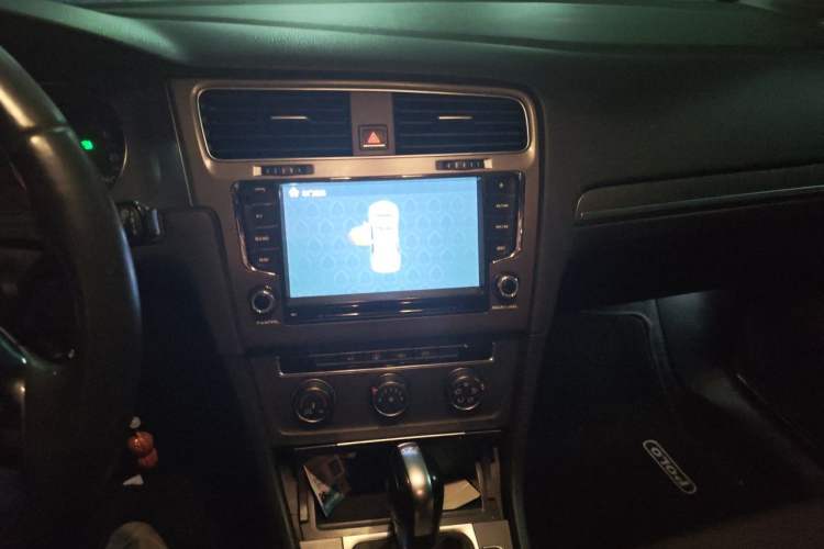 Used Volkswagen Golf 2015 1.4TSI Automatic Comfort Model Audio And AC Panel