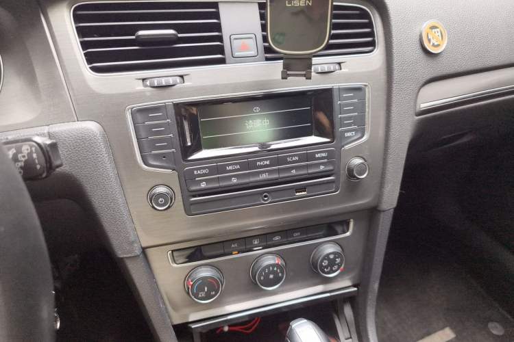 Used Volkswagen Golf 2015 1.4TSI Automatic Comfort Model Audio And AC Panel