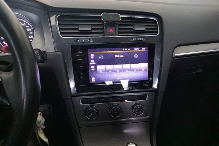Used Volkswagen Golf 2015 1.4TSI Automatic Comfort Model Audio And AC Panel