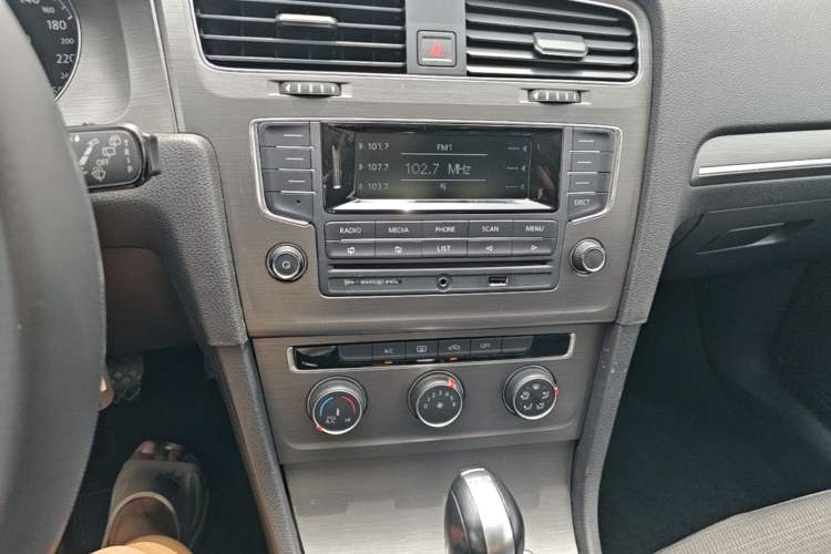 Used Volkswagen Golf 2015 1.4TSI Automatic Comfort Model Audio And AC Panel