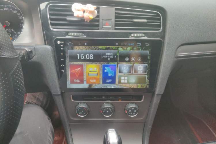 Used Volkswagen Golf 2015 1.2TSI Automatic Comfort Model Audio And AC Panel
