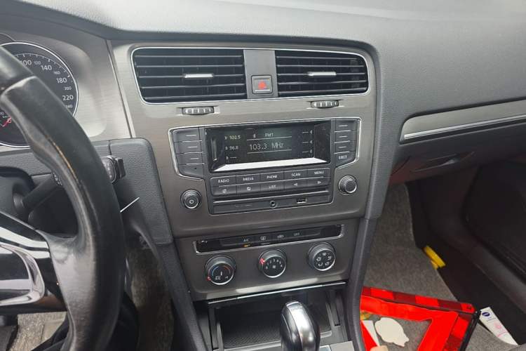 Used Volkswagen Golf 2015 1.4TSI Automatic Comfort Model Audio And AC Panel