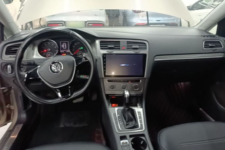 Used Volkswagen Golf 2015 1.4TSI Automatic Comfort Model Center Console