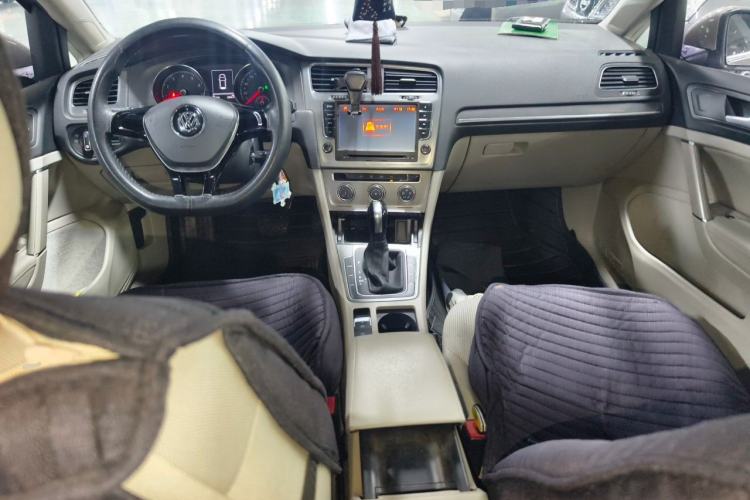 Used Volkswagen Golf 2015 1.4TSI Automatic Comfort Model Center Console
