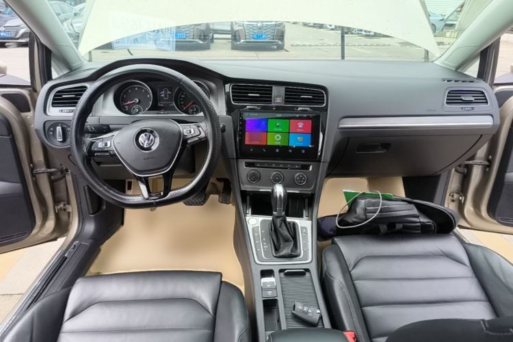 Used Volkswagen Golf 2015 1.4TSI Automatic Luxury Model Center Console