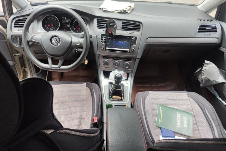 Used Volkswagen Golf 2015 1.6L Manual Fashion Edition Center Console