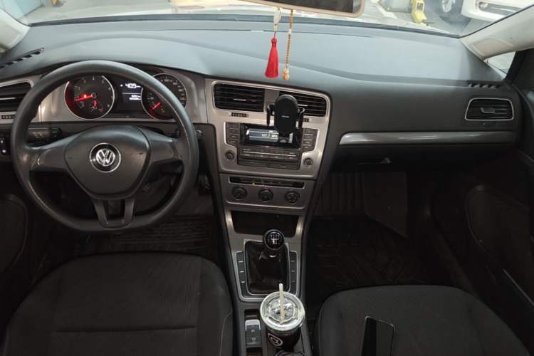 Used Volkswagen Golf 2015 1.6L Manual Fashion Edition Center Console