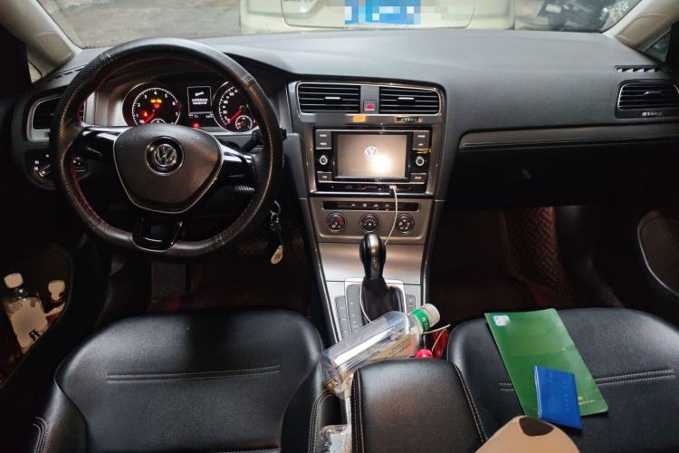 Used Volkswagen Golf 2015 1.4TSI Automatic Comfort Model Center Console