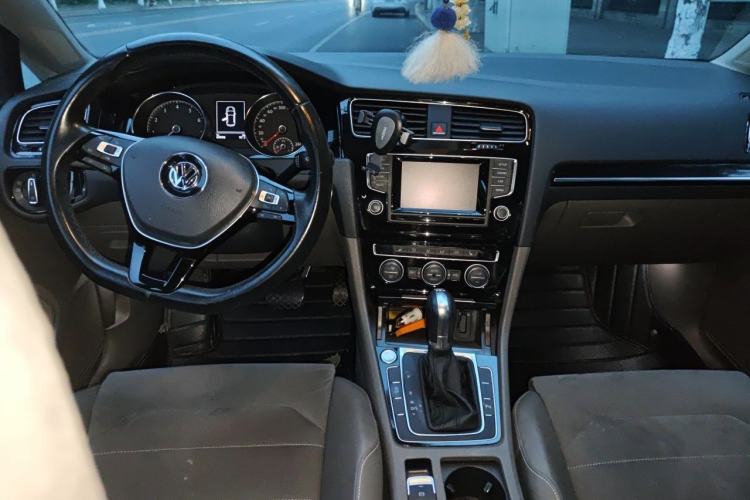Used Volkswagen Golf 2015 1.4TSI Automatic Flagship Model Center Console