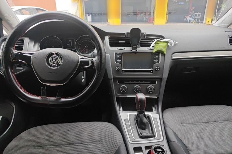 Used Volkswagen Golf 2015 1.4TSI Automatic Comfort Model Center Console