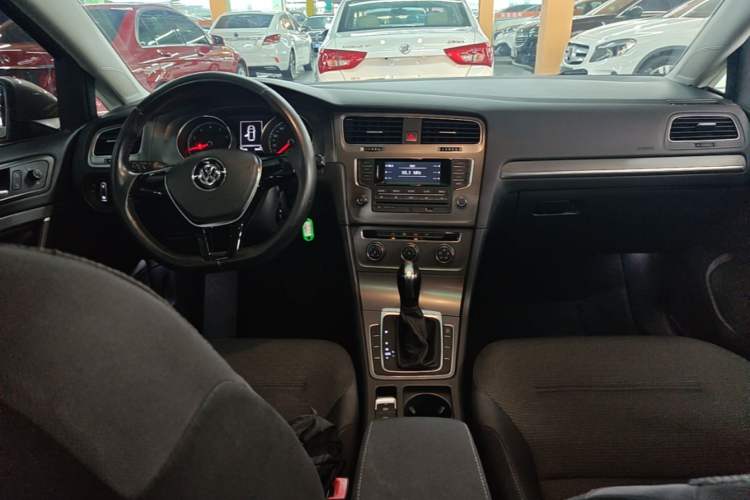 Used Volkswagen Golf 2015 1.4TSI Automatic Comfort Model Center Console