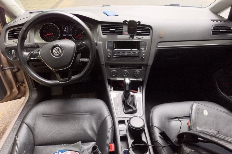 Used Volkswagen Golf 2015 1.4TSI Automatic Comfort Model Center Console