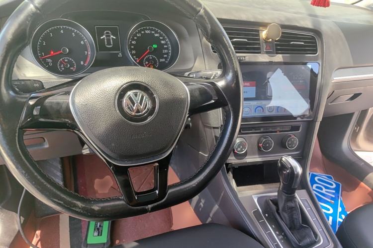 Used Volkswagen Golf 2015 1.4TSI Automatic Comfort Model Center Console