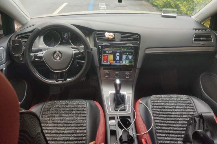 Used Volkswagen Golf 2015 1.2TSI Automatic Comfort Model Center Console