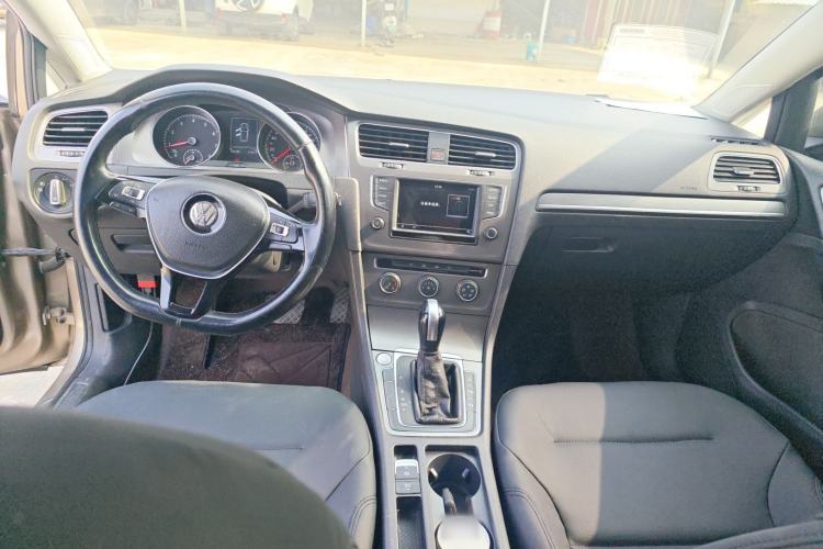 Used Volkswagen Golf 2015 1.4TSI Automatic Comfort Model Center Console