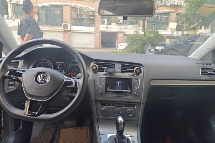 Used Volkswagen Golf 2015 1.4TSI Automatic Comfort Model Center Console