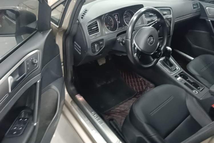 Used Volkswagen Golf 2015 1.4TSI Automatic Comfort Model Driver Seat