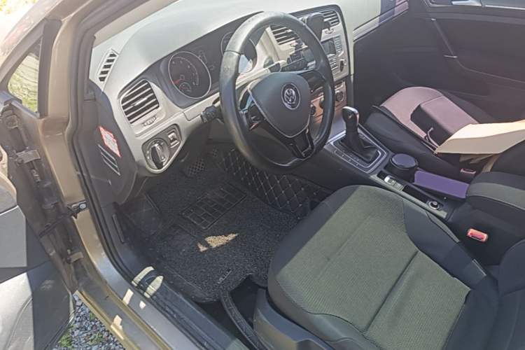 Used Volkswagen Golf 2015 1.6L Automatic Comfort Model Driver Seat