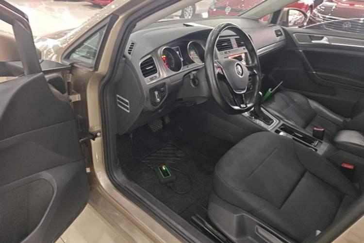Used Volkswagen Golf 2015 1.6L Automatic Comfort Model Driver Seat