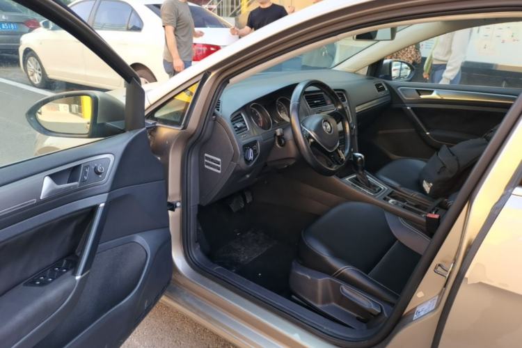 Used Volkswagen Golf 2015 1.6L Automatic Comfort Model Driver Seat