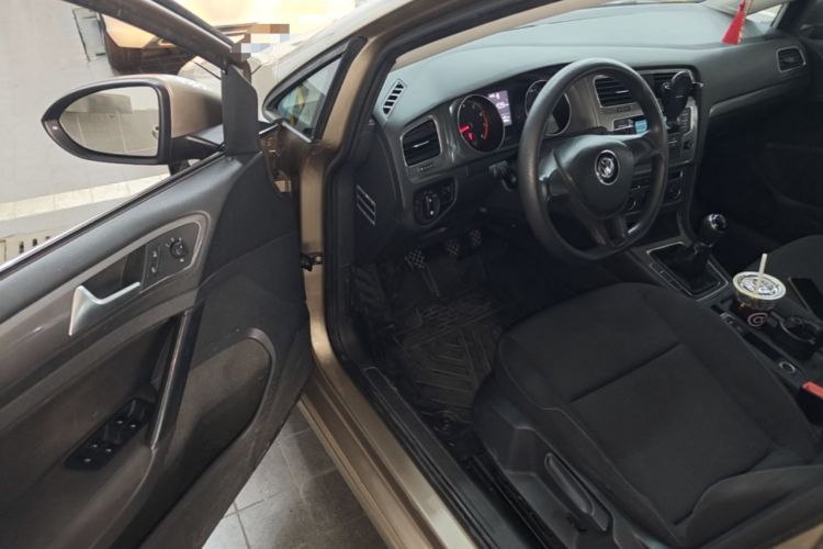 Used Volkswagen Golf 2015 1.6L Manual Fashion Edition Driver Seat