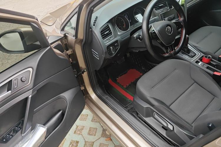 Used Volkswagen Golf 2015 1.4TSI Automatic Comfort Model Driver Seat