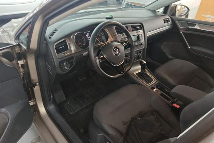 Used Volkswagen Golf 2015 1.4TSI Automatic Comfort Model Driver Seat